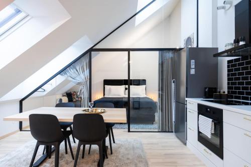 Stilvolle Dachgeschosswohnungen mit Balkon in Innenstadt Nähe — 4-Star Luxury Hotel in Vienna, Austria