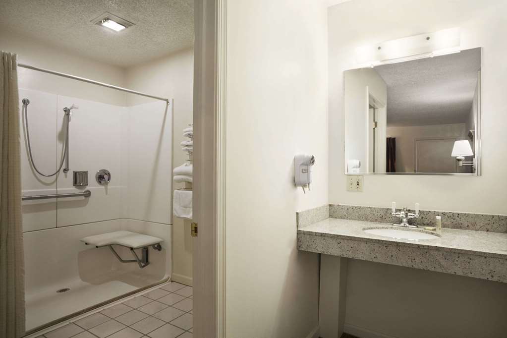 Super 8 by Wyndham Mifflinville Near Bloomsburg - photo 10