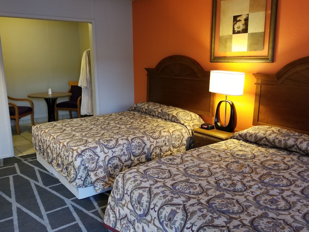 Motel 8 Las Vegas - photo 14