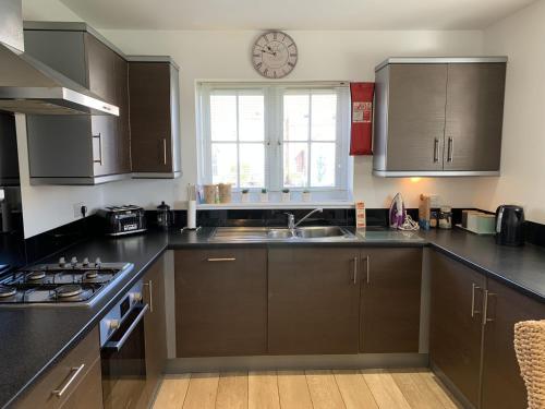 Family Tides The Bay 2 bedrooms patio garden parking nearby 2 dogs welcome