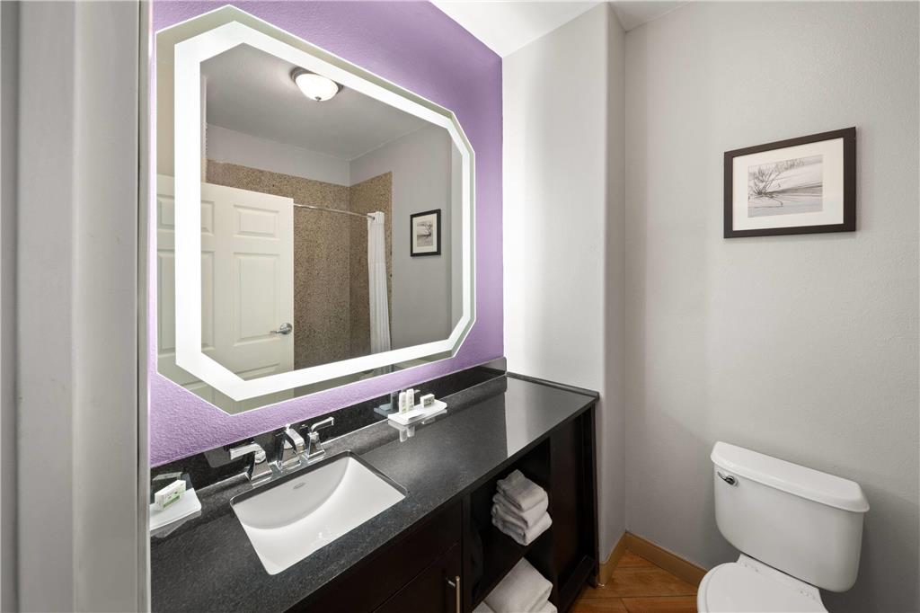 La Quinta Inn & Suites by Wyndham Brownwood - photo 10