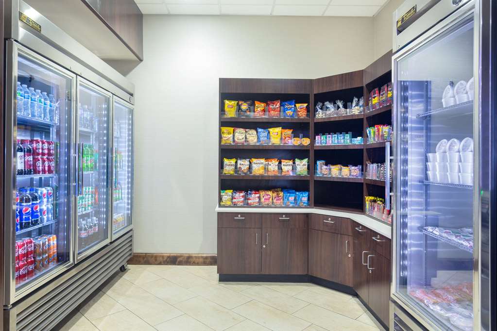 La Quinta Inn & Suites by Wyndham Joplin - photo 37