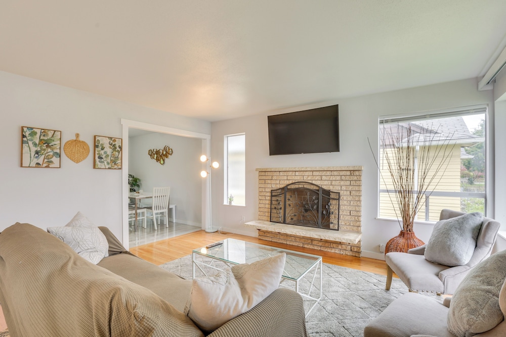 7 Mi to Dtwn: Family friendly Abode in Seattle in Seattle, United States