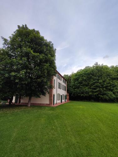 La Mela Angolo di paradiso oltre le mura in Ferrara, Italy