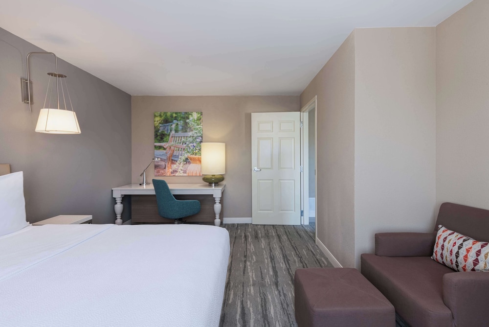 Hilton Garden Inn St. Charles - photo 25