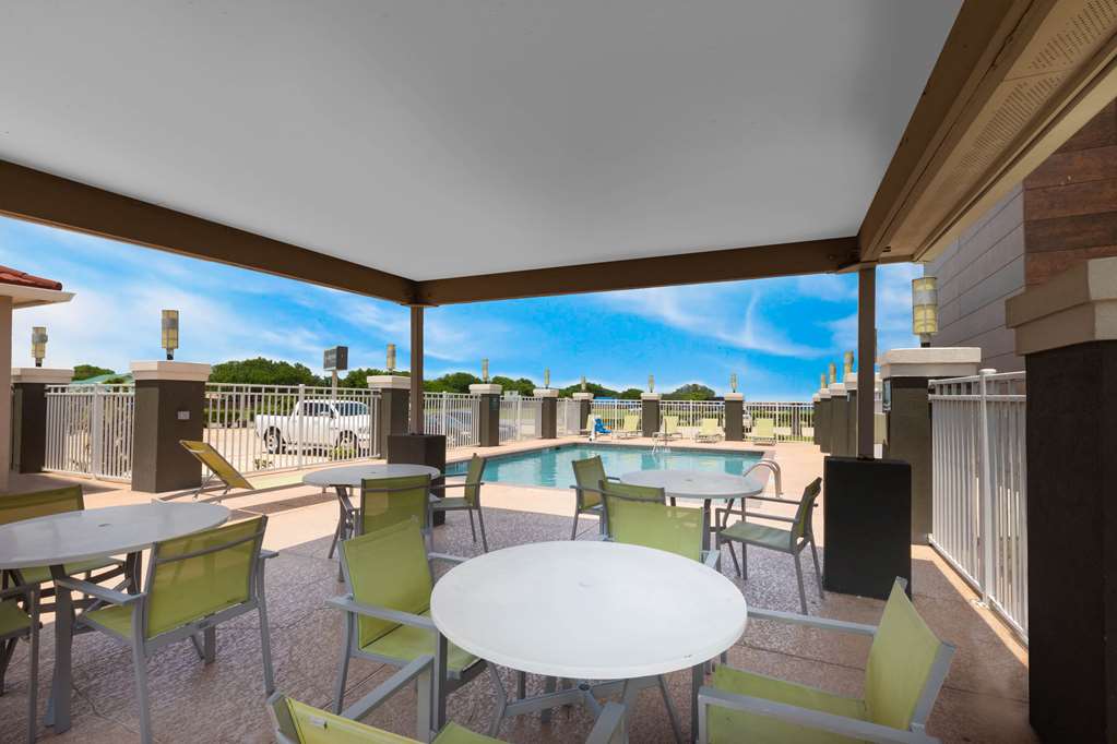 La Quinta Inn & Suites by Wyndham Port Lavaca - photo 11