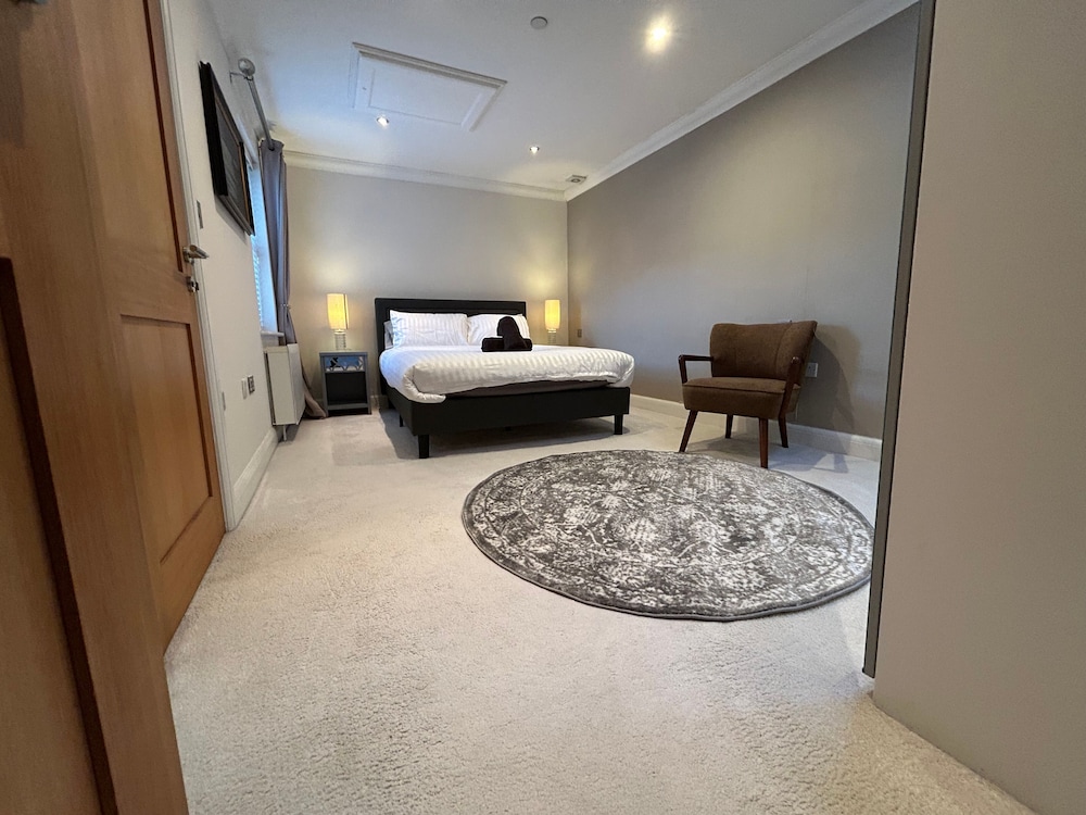 Elegant Retreat: Classic Style and Modern Comfort in Royal Tunbridge Wells, United Kingdom