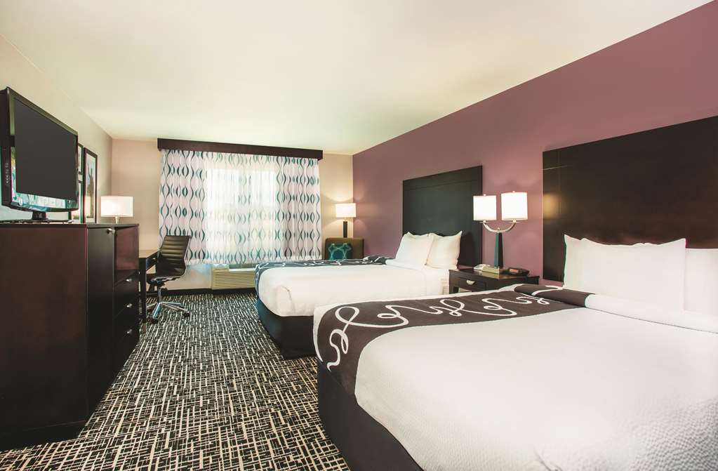 La Quinta Inn & Suites by Wyndham Russellville - photo 15