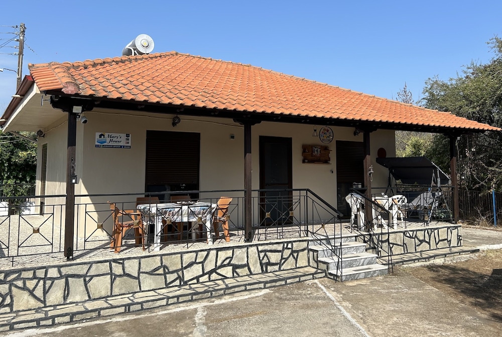 ''Mary's House'' Entire residence Olympiada Halkidiki Near to See 200m — 4-Star Luxury Hotel in Megali Panagia, Greece