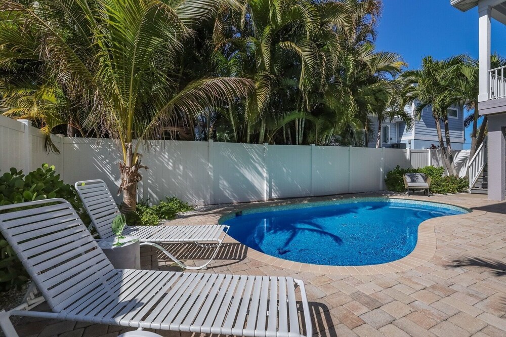 Sand N Sea home — 4-Star Luxury Hotel in Holmes Beach, United States