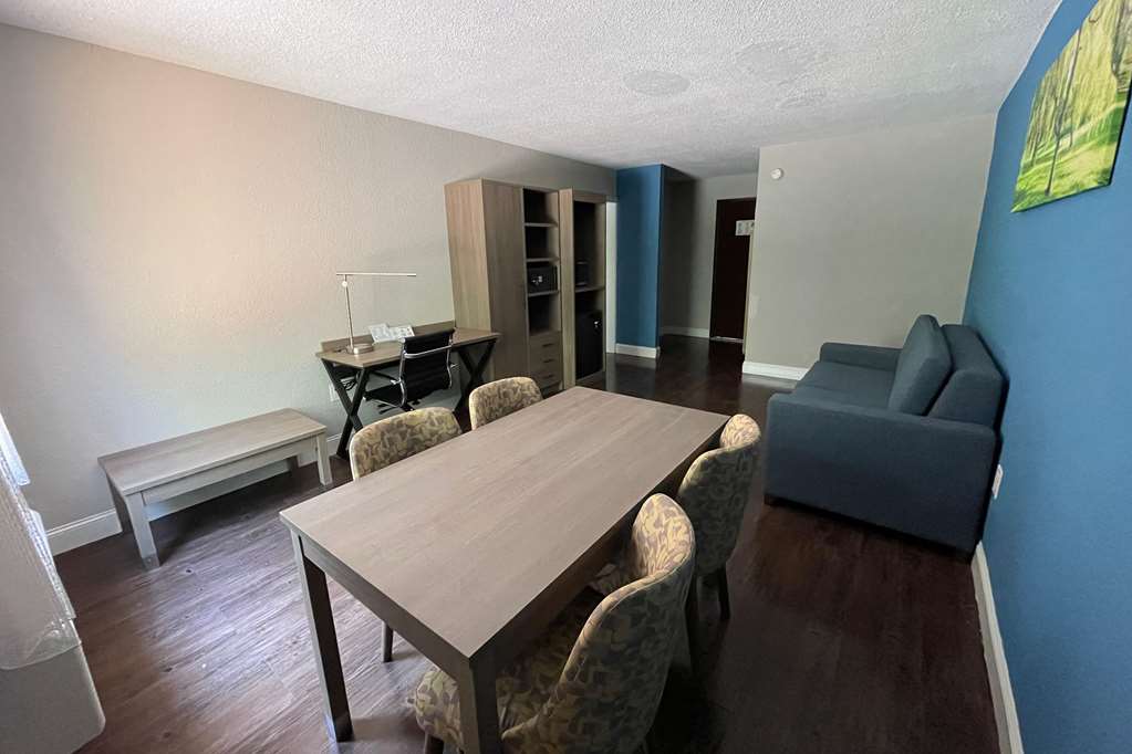 Wingate by Wyndham Columbia Fort Jackson - photo 10