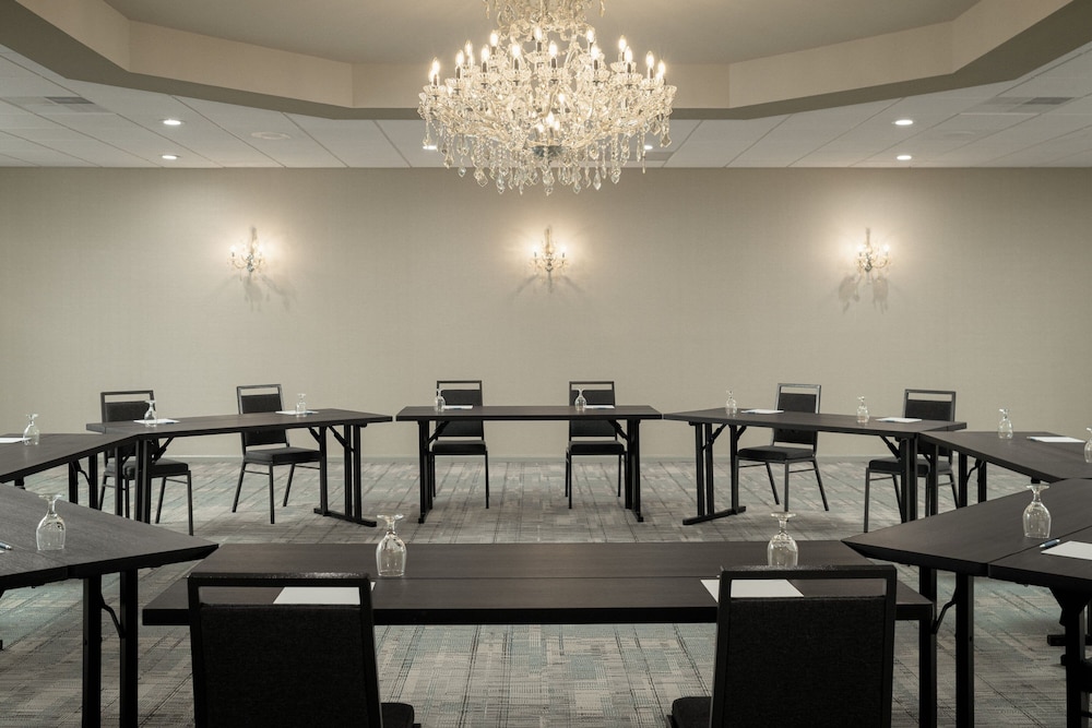 Four Points by Sheraton Milwaukee North Shore - photo 44