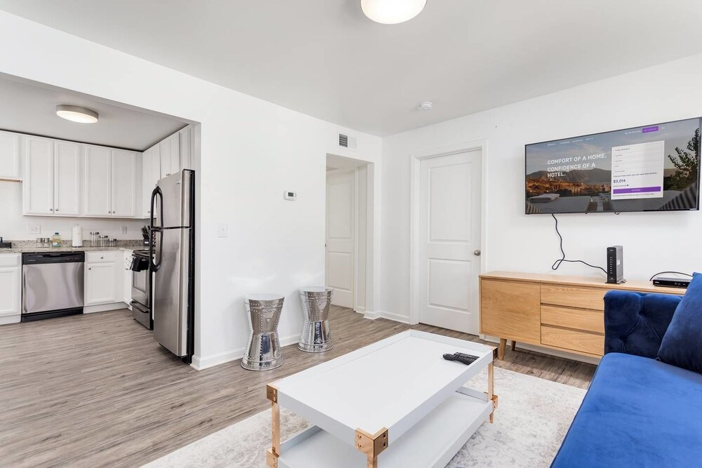 8 BRs Comprised of 4 2BR Suites by Domio - photo 36