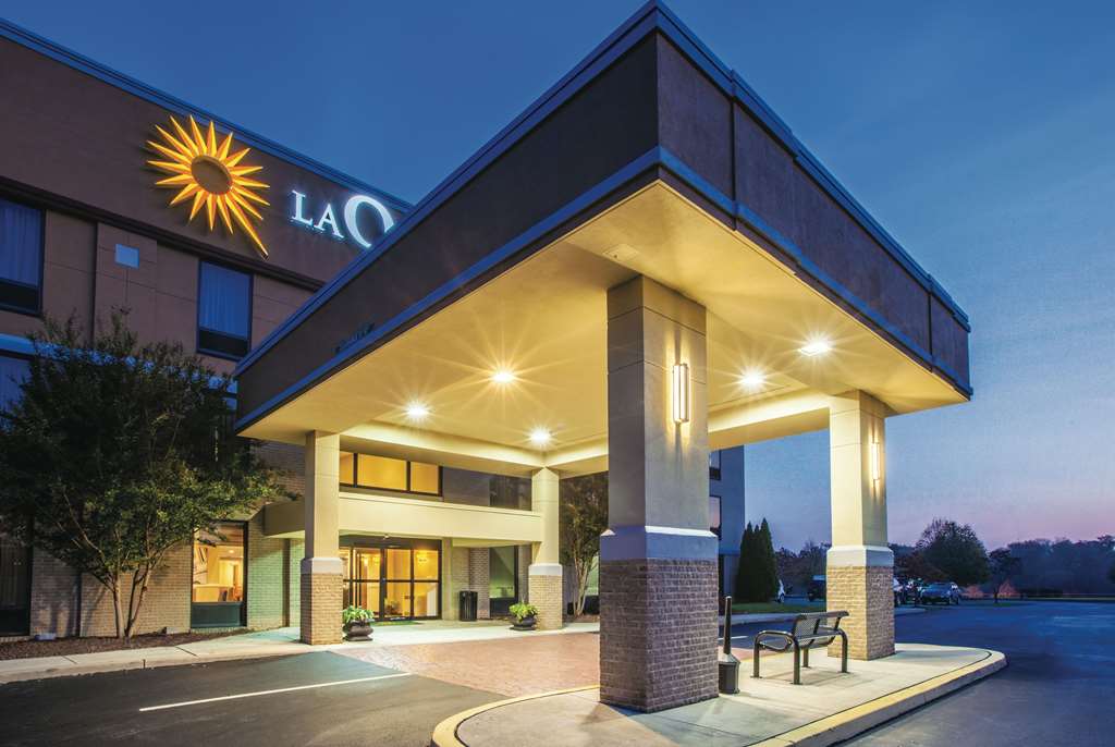 La Quinta Inn & Suites by Wyndham Mechanicsburg Harrisburg - featured photo