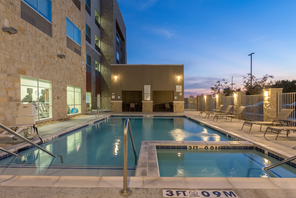 Holiday Inn Express and Suites San Marcos South by IHG - photo 20