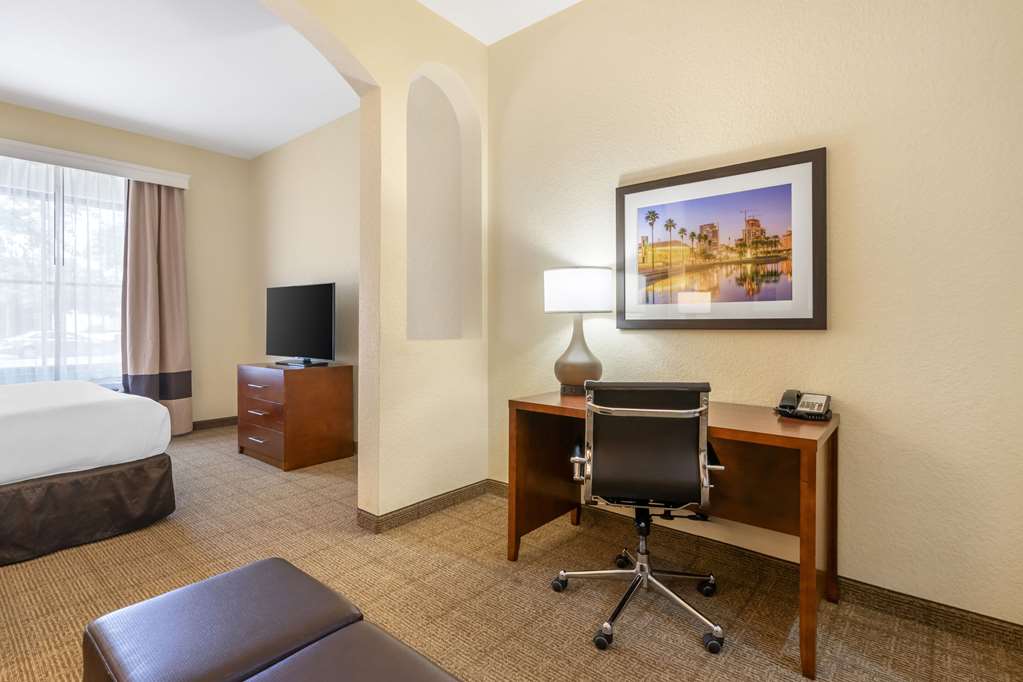 Comfort Inn & Suites Northeast Gateway - photo 30