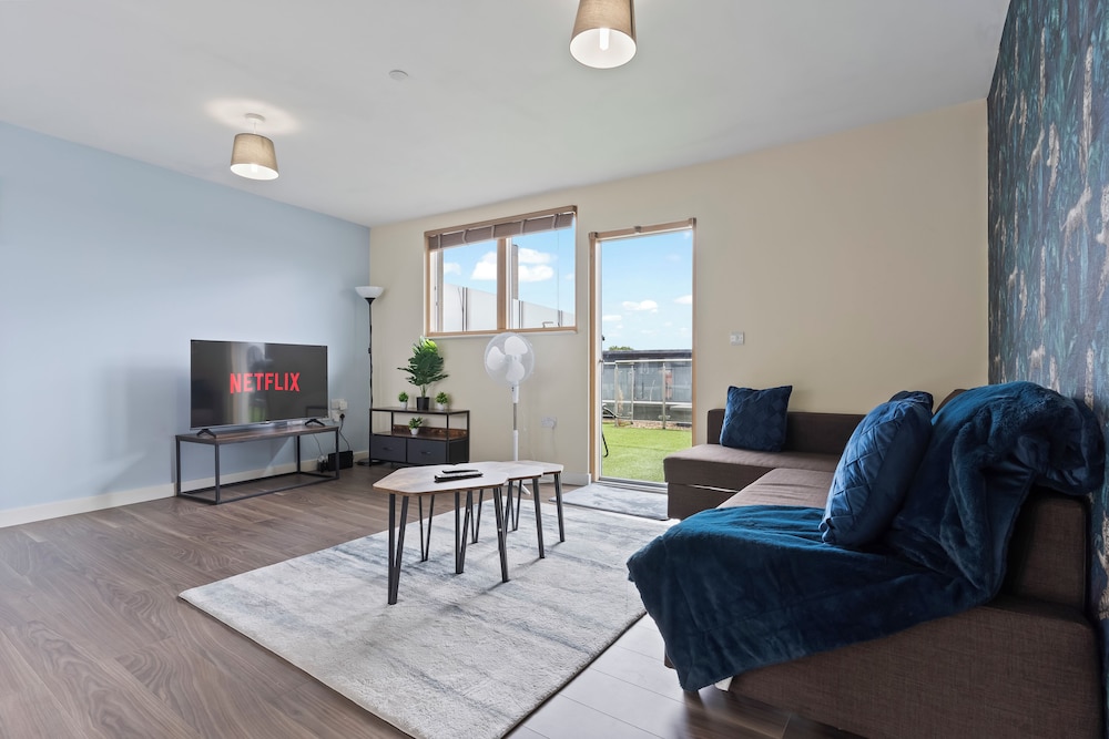 Retreat Private Rooftop 3 Bedroom Apartment — 4-Star Luxury Hotel in London, United Kingdom