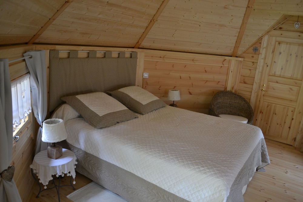 Le Refuge - carbon neutral hotel in Mornas