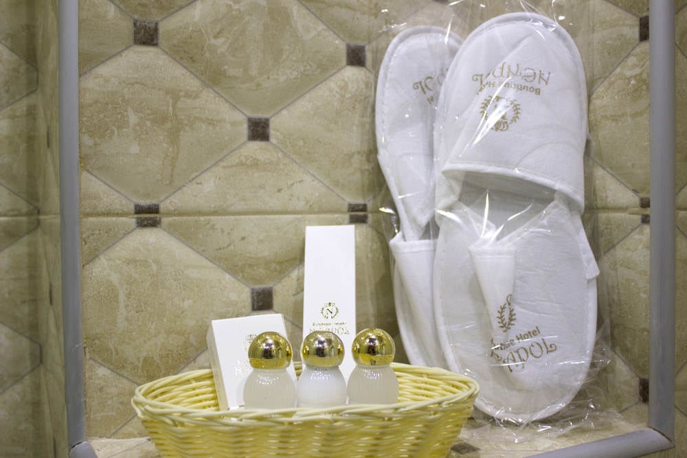 Bathroom amenities