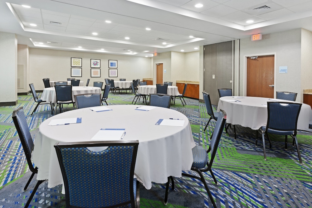 Holiday Inn Express Hotel & Suites Culpeper by IHG - photo 33