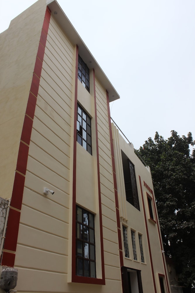 Paradise Stays - last minute hotel in Varanasi