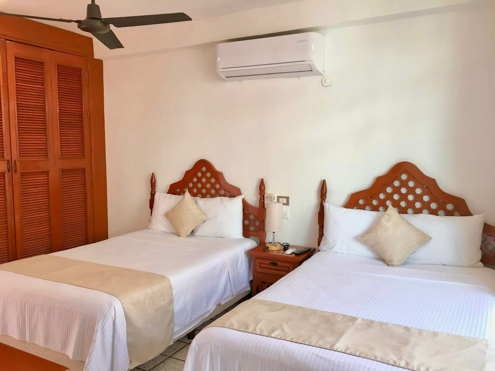 Hotel & Restaurant Bucaneros Isla Mujeres