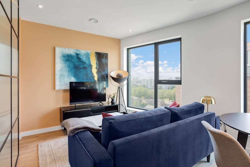 Sleek and Stylish Studio Apartment — 4-Star Luxury Hotel in London, United Kingdom