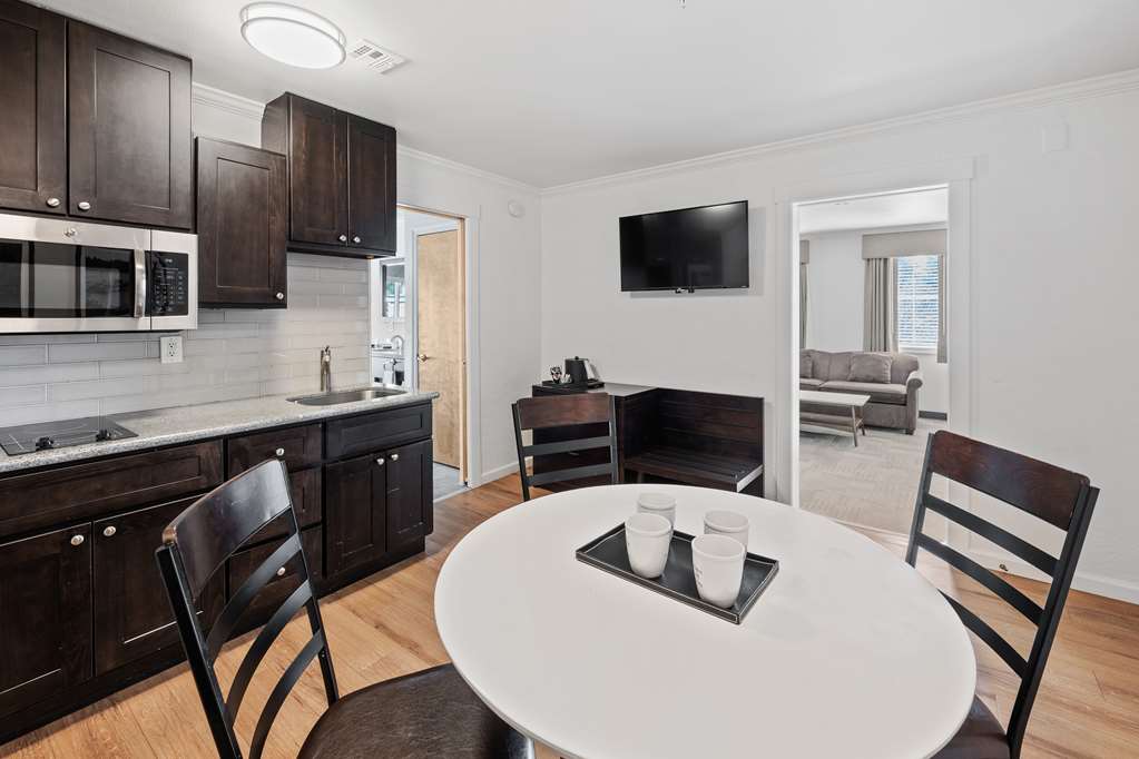 Best Western Wesley Inn & Suites - photo 17