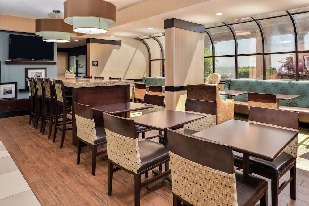 Hampton Inn Staunton - photo 35