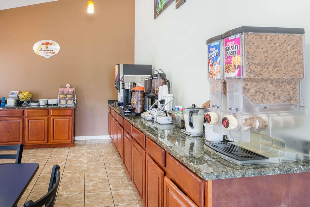 Super 8 by Wyndham Chattanooga Ooltewah - photo 16