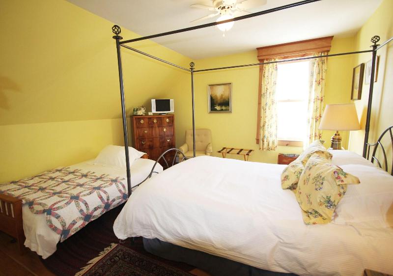 Highland Lake Inn - photo 36