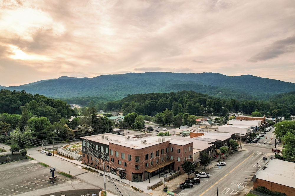 Bridge Creek Inn — Clayton