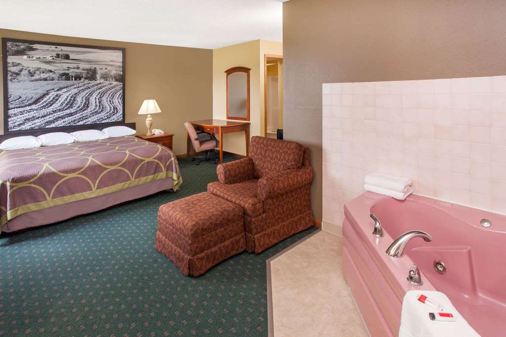 Super 8 by Wyndham Anamosa IA - photo 13
