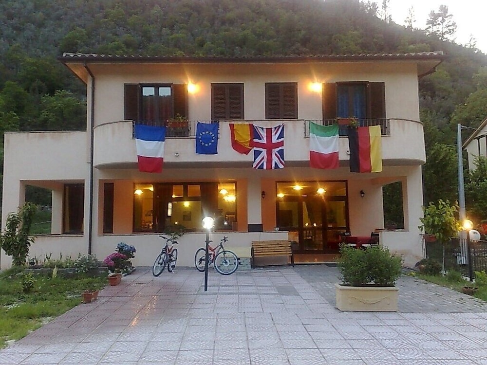 Hotel Ristorante Umbria — hotel in Cerreto Di Spoleto