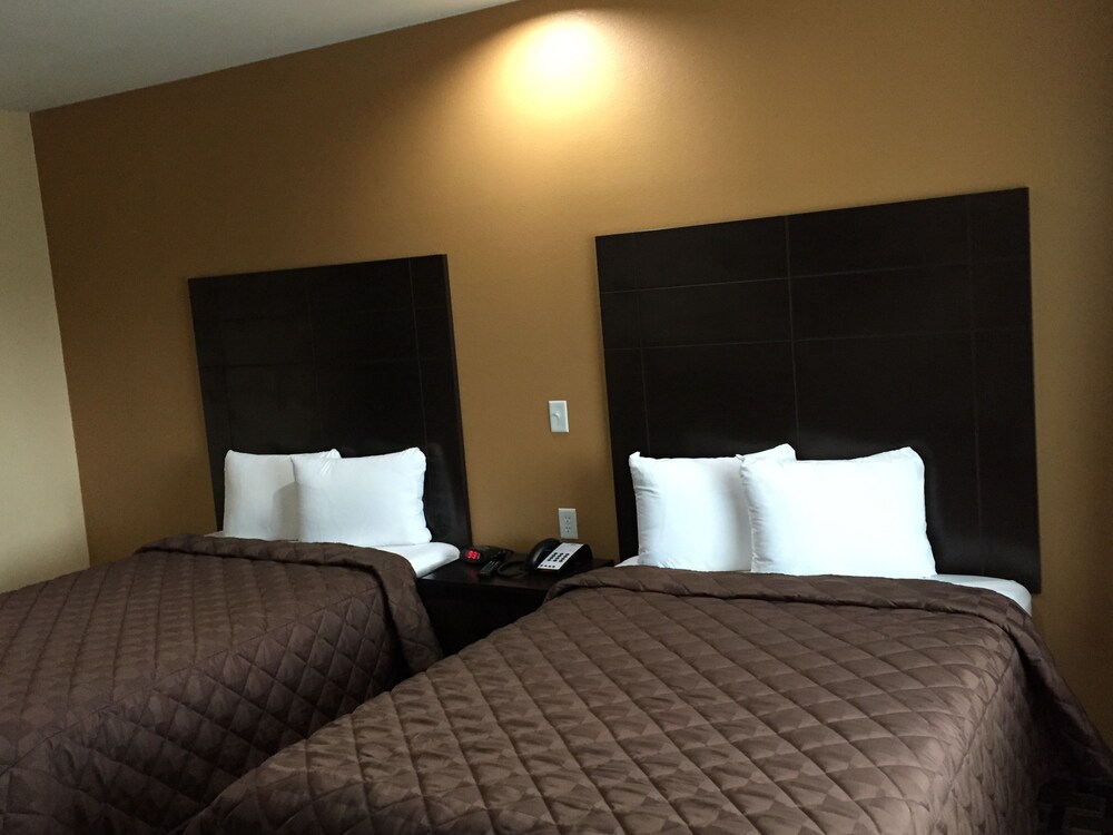 Downtowner Inns & Suites - photo 7