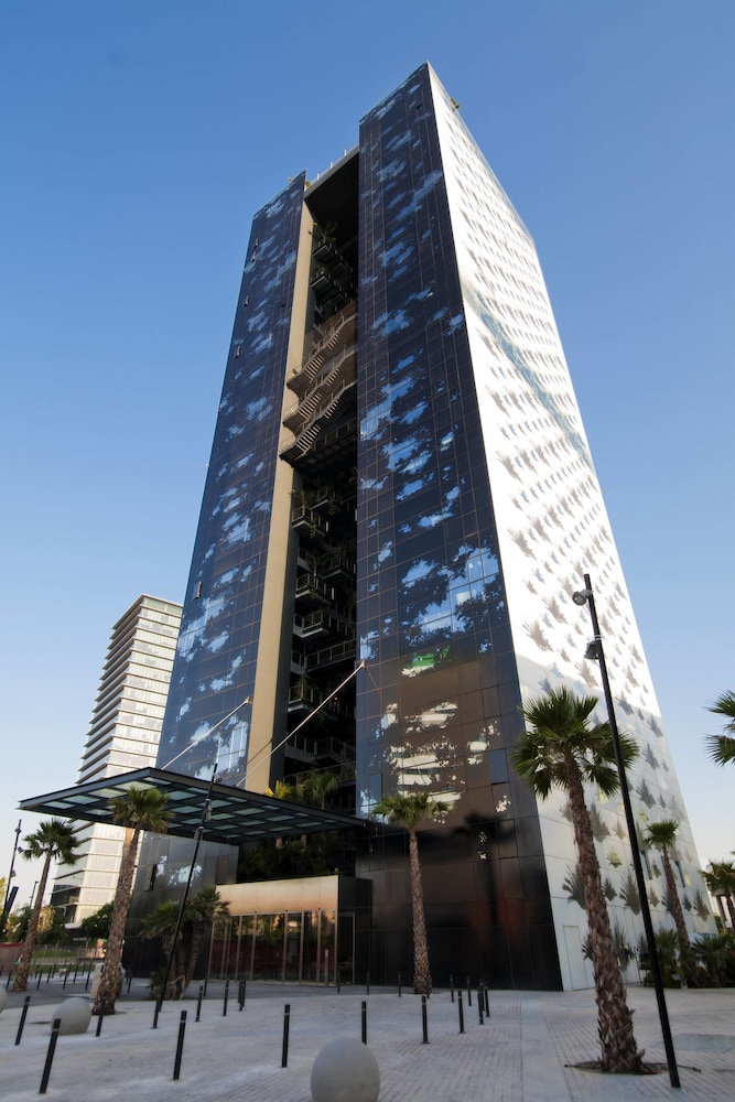 Renaissance Barcelona Fira Hotel — 4-Star Luxury Hotel in L'hospitalet De Llobregat, Spain