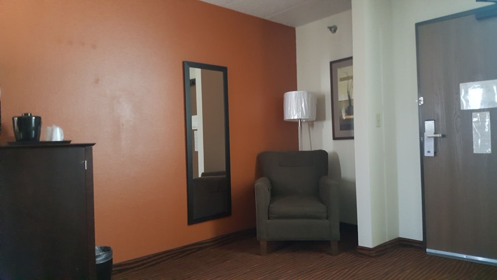 AmericInn by Wyndham Muscatine - photo 8