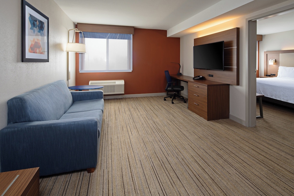 Holiday Inn Express & Suites Seattle Sea Tac Airport - photo 9