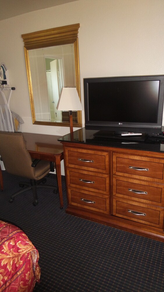 Holiday Motel Oakdale - photo 8