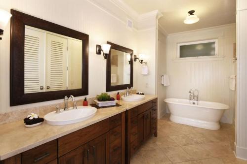 D211 Second Floor 3 bedroom Poolside Lanai — 4-Star Luxury Hotel in Koloa, United States