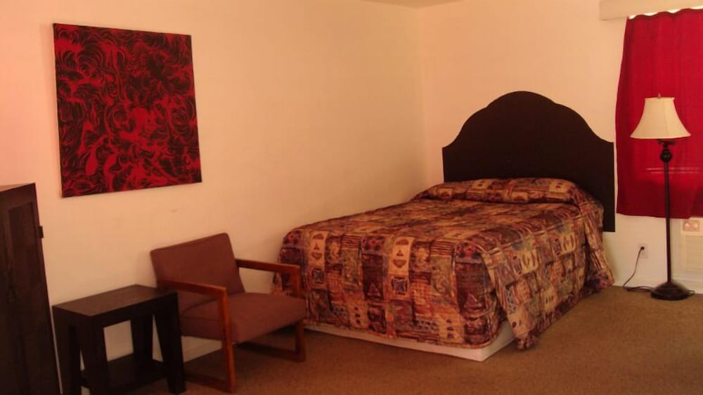 La Siesta Motel - photo 15