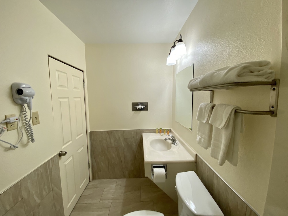 Roswell Inn - photo 23