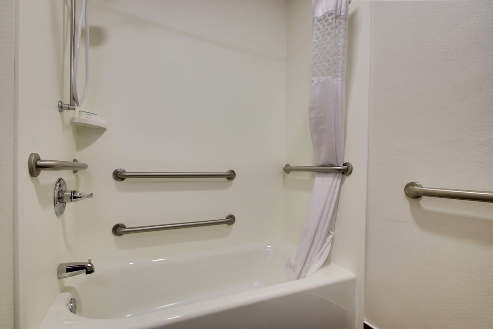 Hampton Inn Warner Robins - photo 32