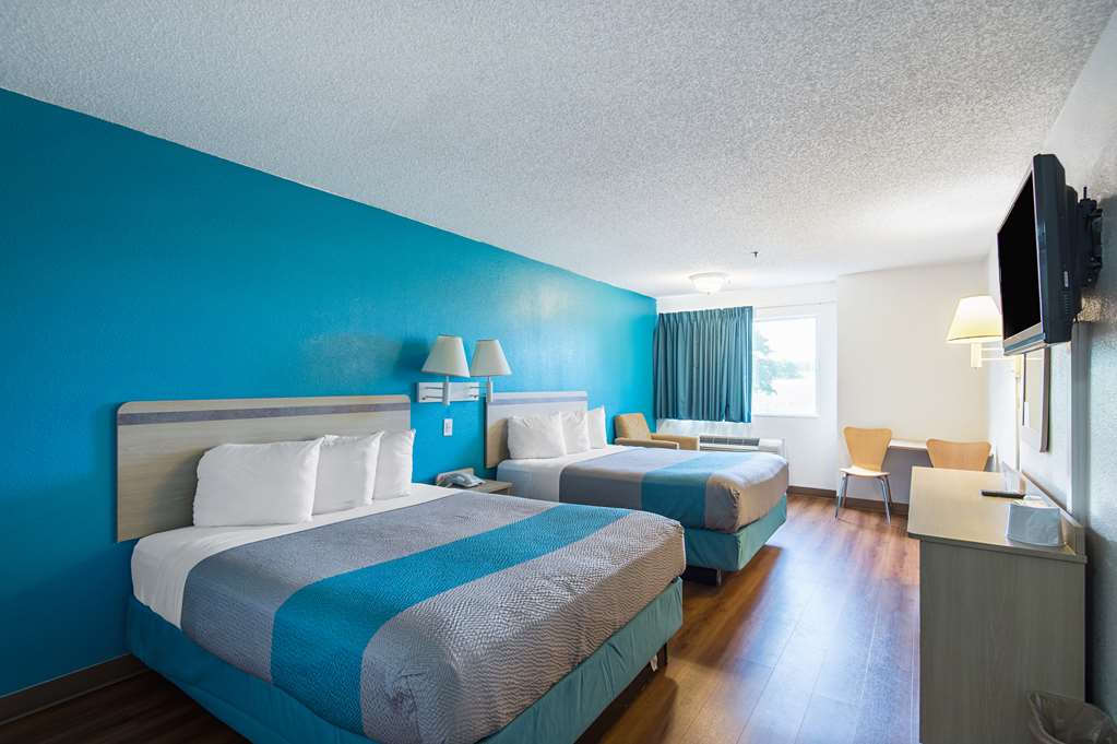 Motel 6 Lawrence KS - photo 12