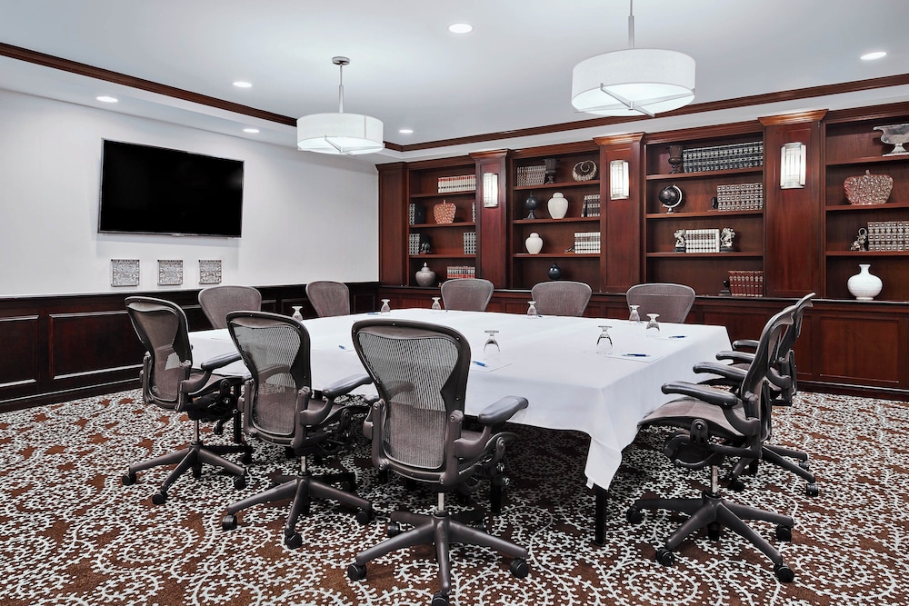 Four Points by Sheraton Richmond Airport - photo 21