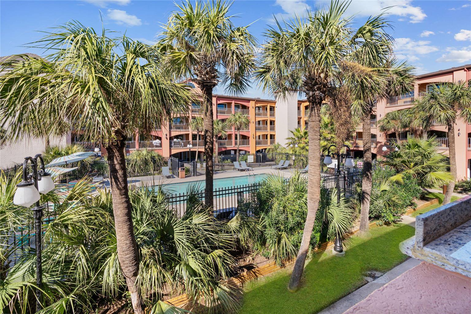 Clarion Pointe Galveston Beachfront - photo 32