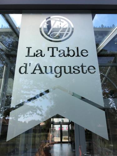 La table d Auguste - carbon neutral hotel in Dour
