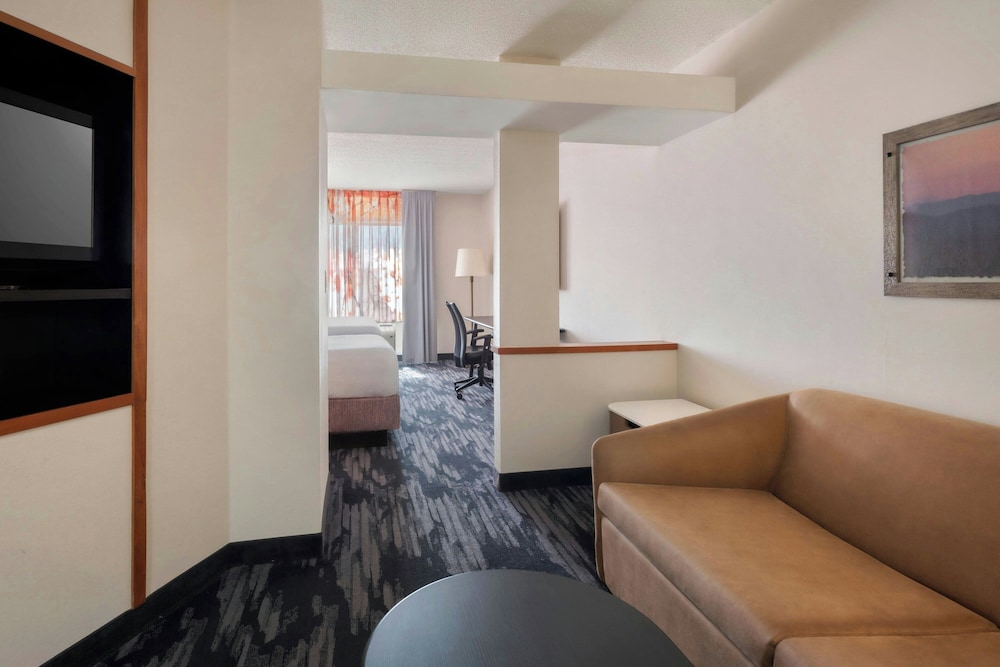 Fairfield Inn & Suites by Marriott Woodbridge - photo 9