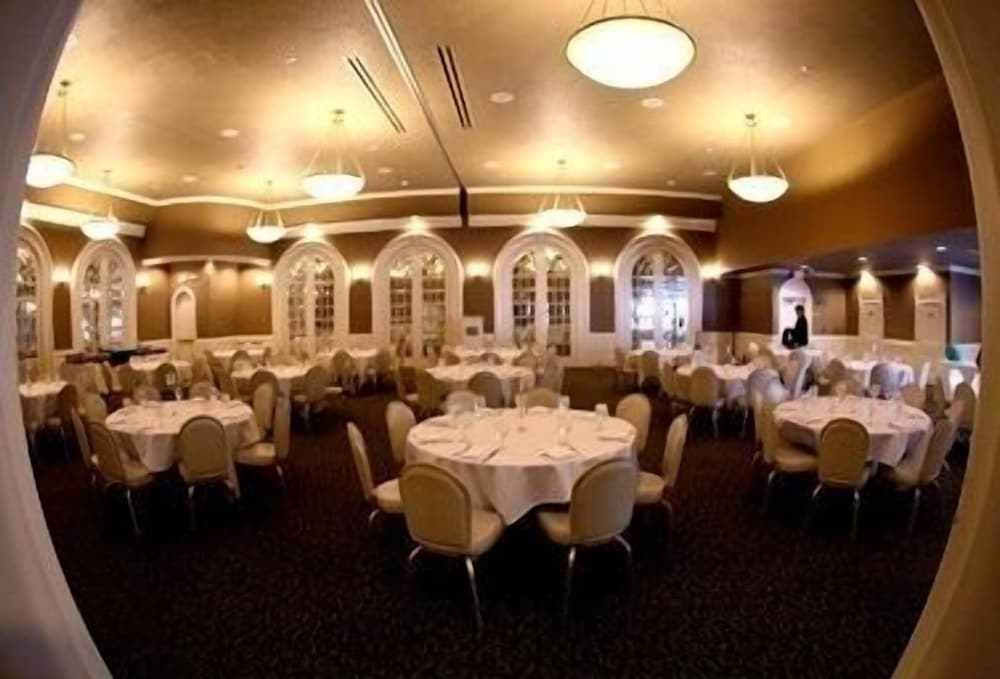 The Sterling Hotel - photo 38