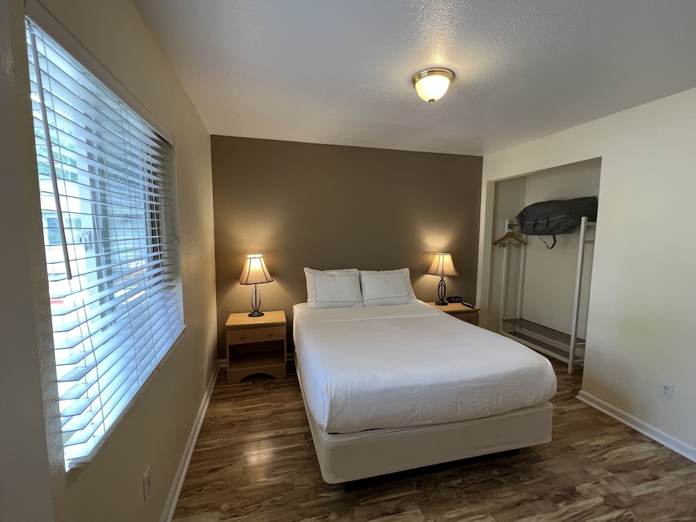 Clear Lake Cottages & Marina - photo 27